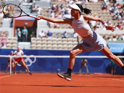 Hsieh, Zhang advance to women