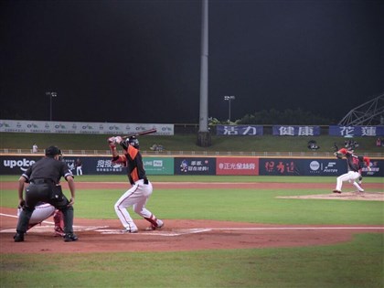 Hualien government to give away 10,000 tickets to CPBL games in May, June