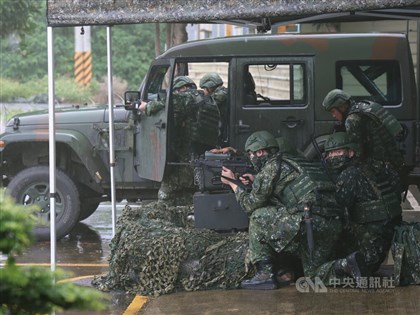 Army reservists simulate defense of key supplies in Han Kuang drills