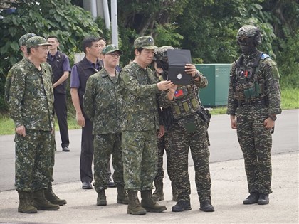 Lai inspects Kaohsiung naval mine drill as Han Kuang enters day 6