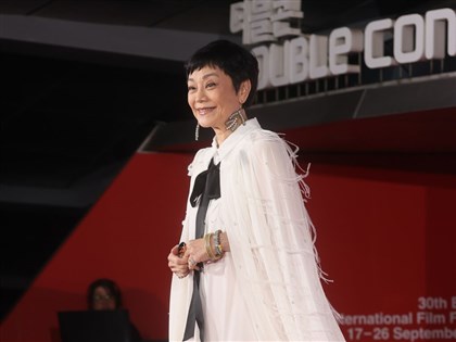 Sylvia Chang receives Camellia Award at Busan Film Festival