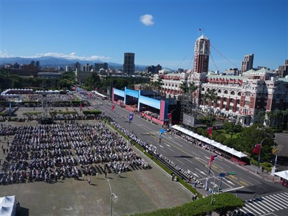 National Day celebrations kick off in front of Presidential Office