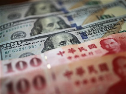 U.S. dollar closes higher on Taipei forex market