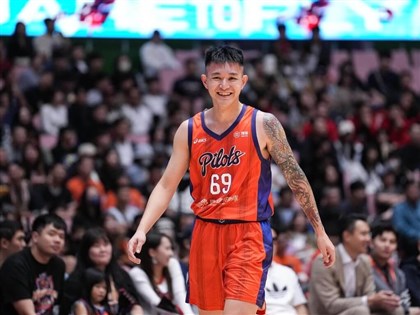 Taoyuan Pauian Pilots fend off Meralco Bolts for second EASL win