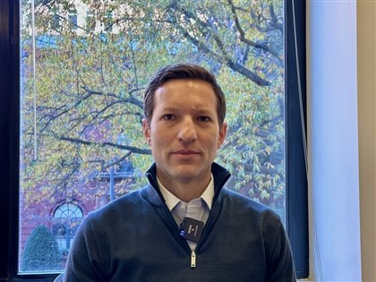 Ex-U.S. official supports Japan