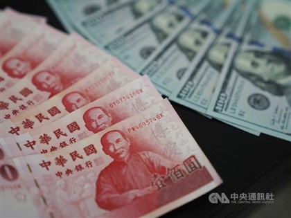 U.S. dollar closes lower on Taipei forex market