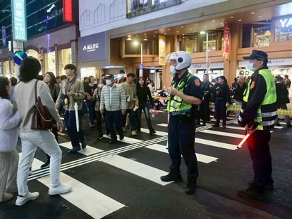 Suspect in Taipei attacks that left 2 dead, 7 injured jumps to death