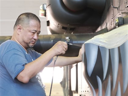 From studio to hangars: Scale artist paints Army helicopters