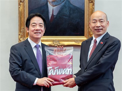 Lai signals willingness to address legislature after 5-branch tea party