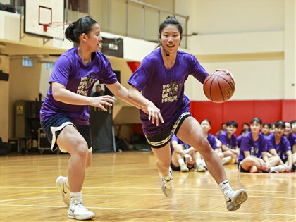 WNBA player Kaitlyn Chen encourages Taiwanese youth to stay creative