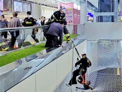 Boy rescued at Taoyuan Airport after jumping into safety net, getting stuck