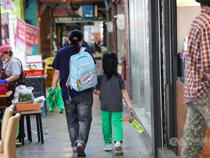 Researchers urge shift to relationship-centered policies for children