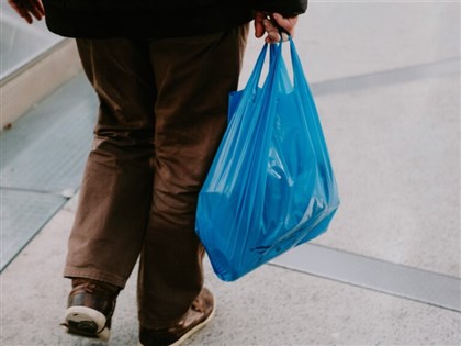 Gov't asks CPC, FPCC to boost production as plastic bag prices soar