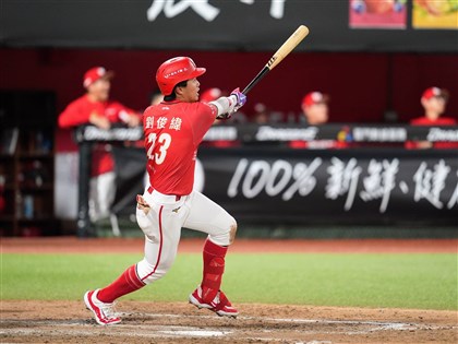 Dragons walk off Hawks 5-4 in home opener