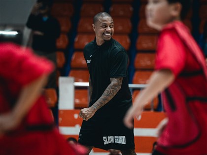 Heart over height: Former NBA star Isaiah Thomas's everyday battle