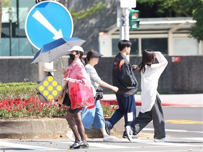 Summer-like weather in Taiwan forecast to continue into next week