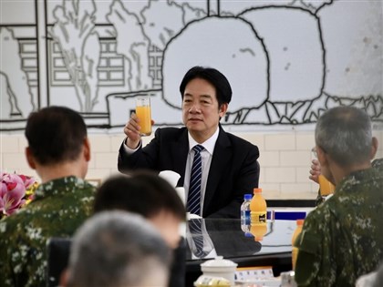 President highlights defense budget urgency during military inspection