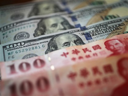 U.S. dollar closes higher on Taipei forex market