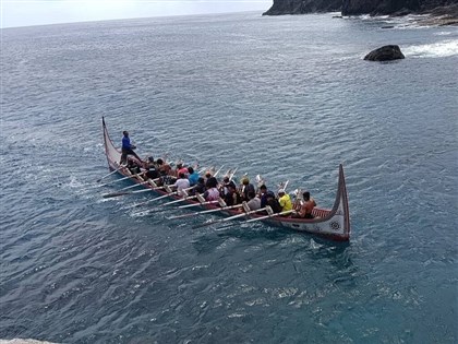 Lanyu boat sets sail on historic journey to Philippines