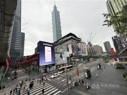 Central bank raises GDP growth forecast, leaves credit controls unchanged