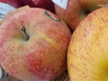TFDA denies rumors about apple pesticide limits