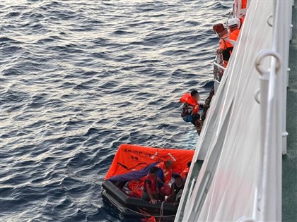 Fishing boat sinks after fire off Taiwan; all 6 crew rescued
