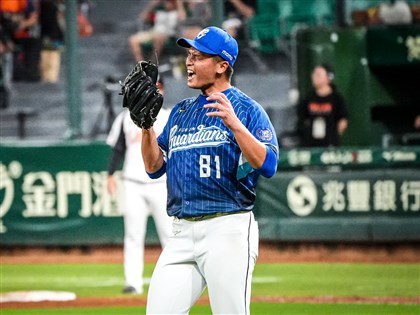 Chen Shih-peng throws 94-pitch 