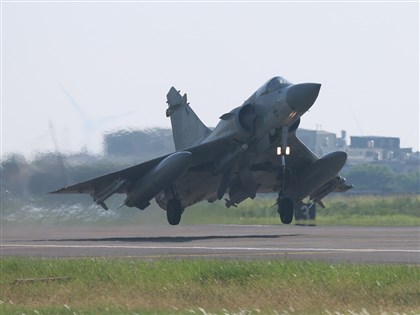 Air Force holds Mirage 2000 combat drills in Hsinchu