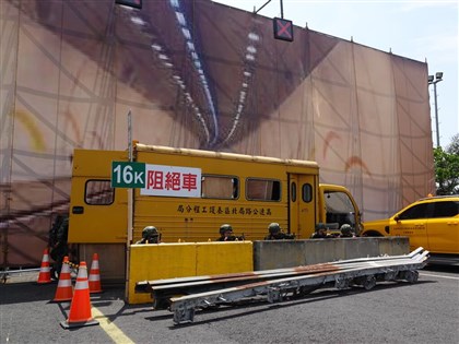 Military simulates tunnel blockade to stop Chinese advance on Taipei