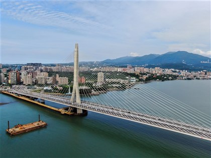 Danjiang Bridge closed during Tamsui's firework fest over next 3 Sundays