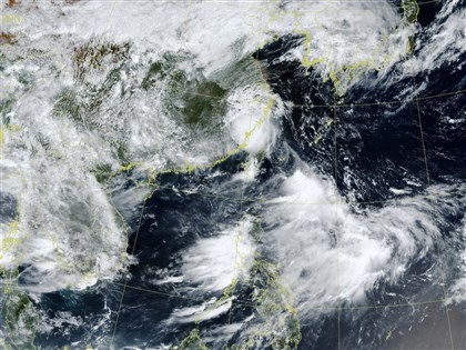 Typhoon weakens, but will still bring heavy rain to Taiwan: CWA