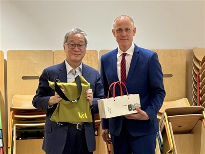 In London, culture minister highlights Taiwan's literary reach