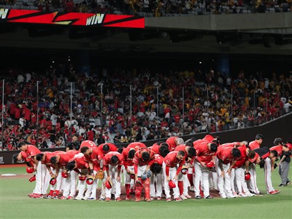 Gant's eight scoreless innings lift Dragons to win in Taiwan Series opener