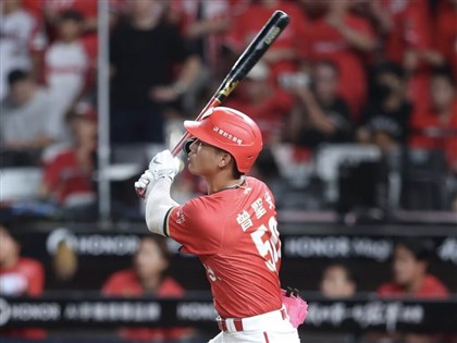 Zeng Sheng-an's three-run homer gives Dragons 2-0 lead in Taiwan Series