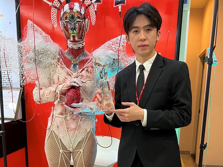 Malaysian student wins education ministry's award for outstanding performance - Vimarsana News
