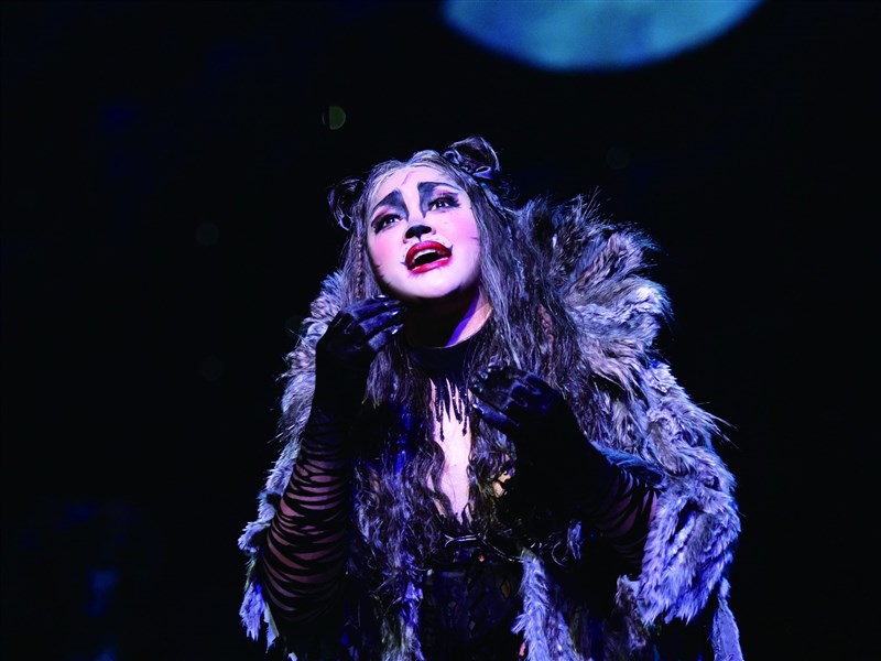 Filipina actress Joanna Ampil stars in 'Cats' on Taiwan tour - Vimarsana News
