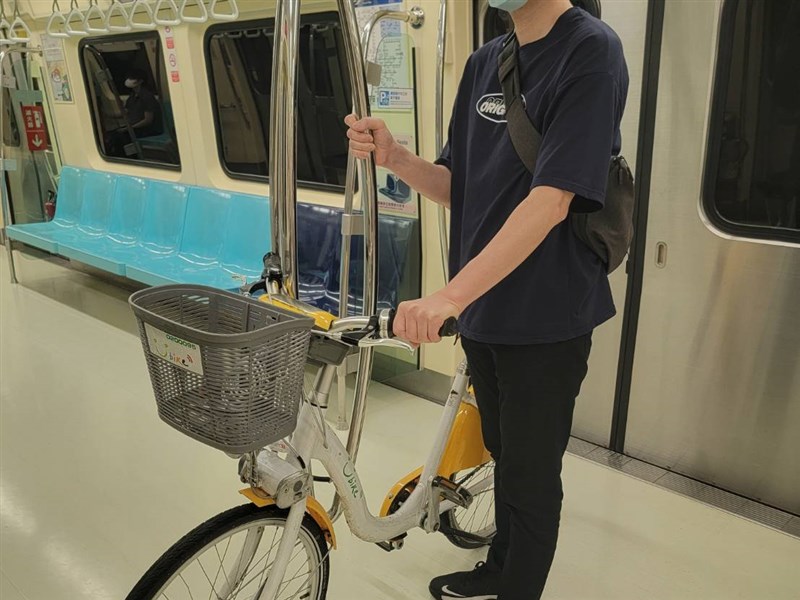 MRT to allow bikes, large pet strollers onboard after 10 p.m. - Vimarsana News
