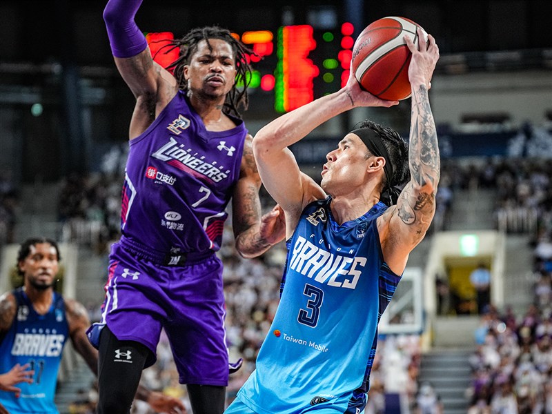 784 Sports News - Defending champions Taipei Fubon Braves returns to  winning ways as they defeated Taoyuan Pilots 99-79 in the Taiwanese P+  Basketball League on Sunday, March 6th 2022. Forward Brendon