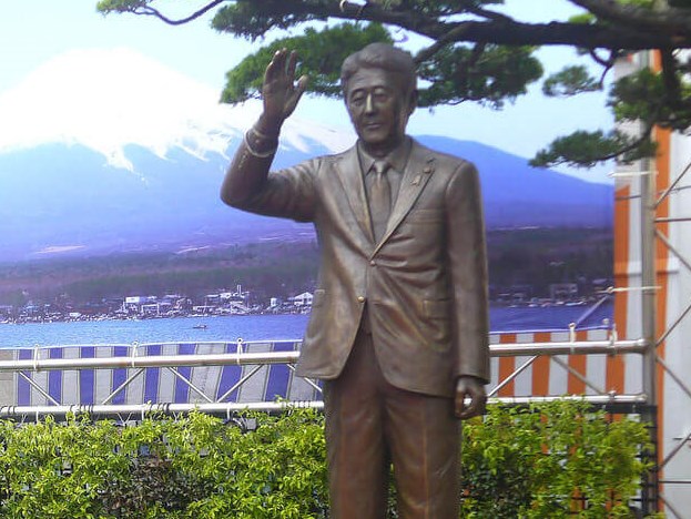 Kaohsiung temple unveils statue in memory of Japan's Shinzo