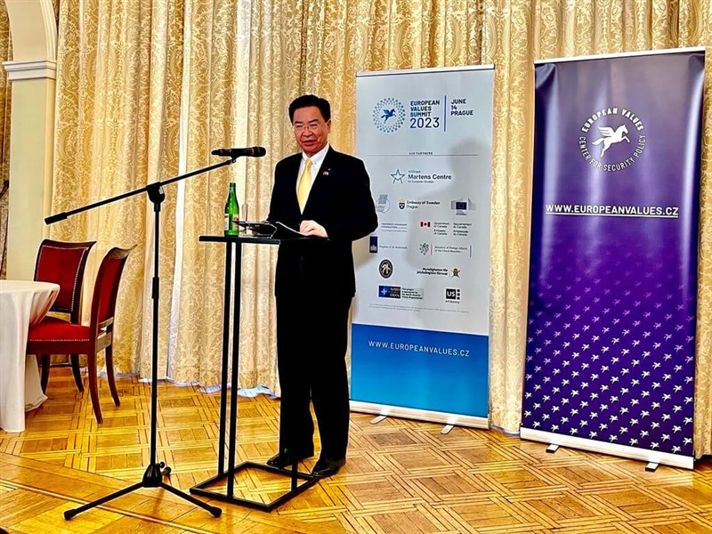 Taiwan's Foreign Minister, Czech president attend Prague summit - Vimarsana News