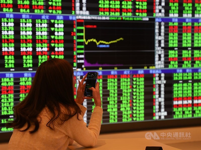 Taiwan shares extend losses to end below 16,900 points - Vimarsana News
