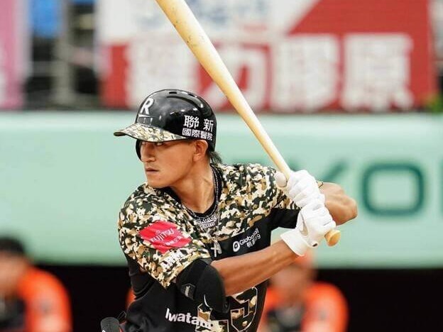 Lin Tzu-Wei Photos from Pawtucket Red Sox Opening Day - CPBL STATS