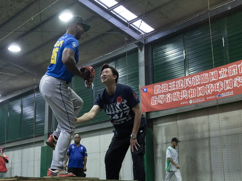 Former MLB player Wang Chien-ming guest coaches Palau national team
