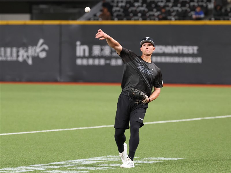 Taiwanese-American Fairchild joins Taiwan at Taipei Dome ahead of WBC