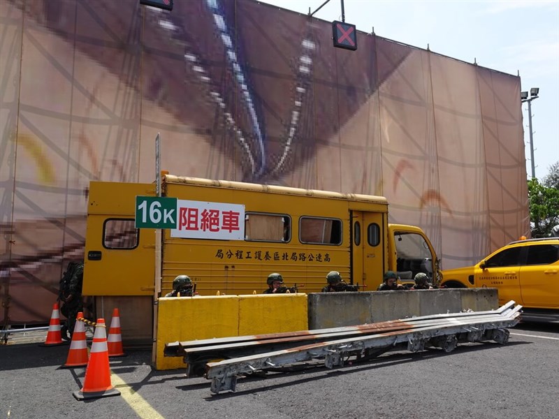 Military simulates tunnel blockade to stop Chinese advance on Taipei