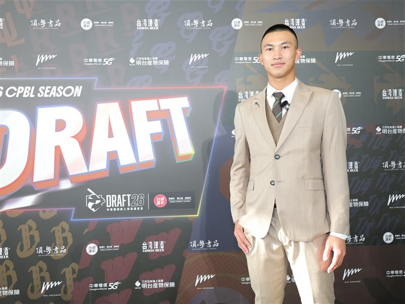 Guardians sign top pick Chen Po-kai for record NT$6.5 million bonus