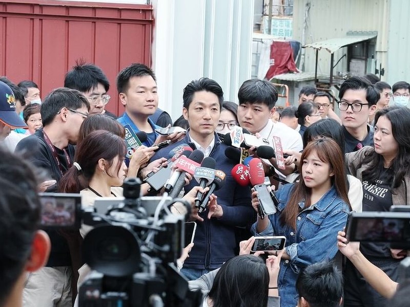 Shen, Chiang open to debate over drug policy in Taipei mayoral race