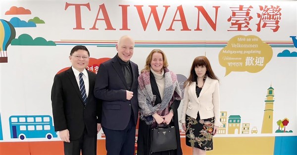 Taiwan uděluje Medaili přátelství hostujícímu českému senátorovi