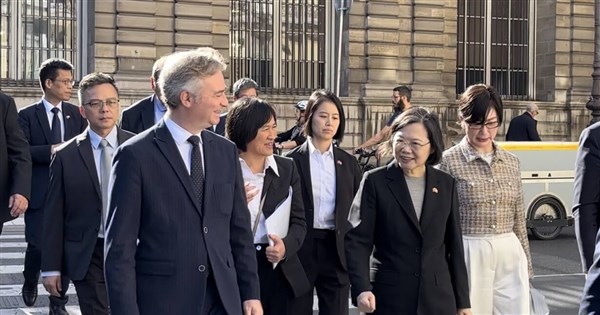 Ex-President Tsai meets French senators - Focus Taiwan