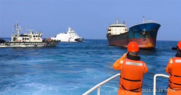 Ship, Chinese crew detained after Penghu undersea cable severed - Focus ...